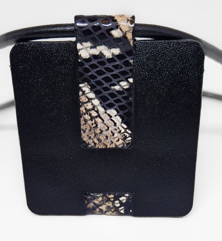 H. Cuir noir,motif serpent