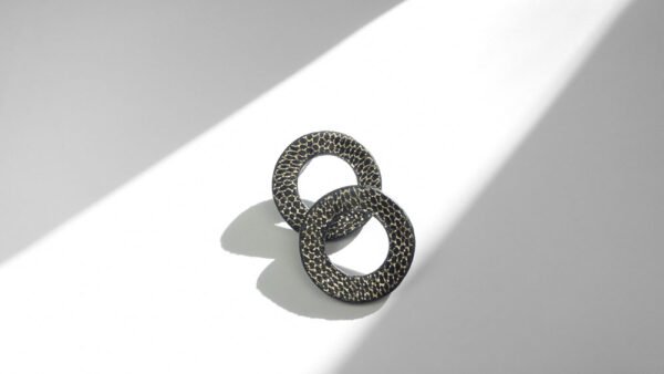 Serpent doré .Cuir
